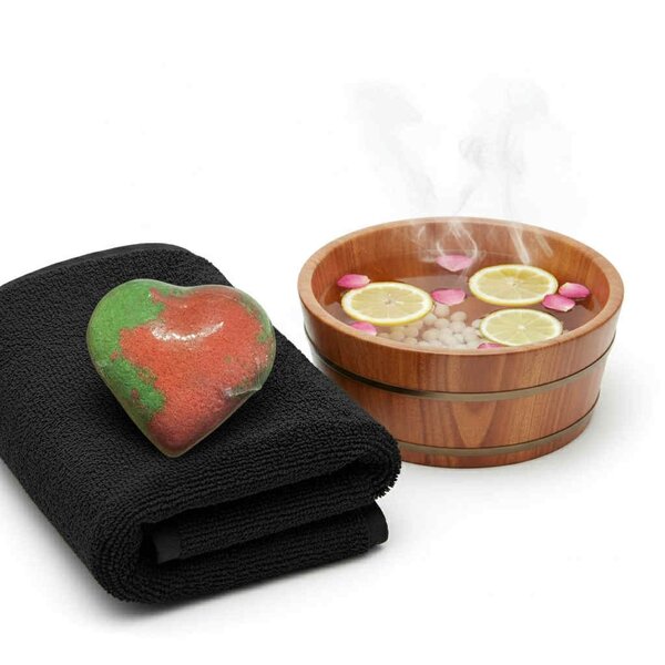Bombes de bain forme cœur au parfum de la pastèque pour des bains détente.